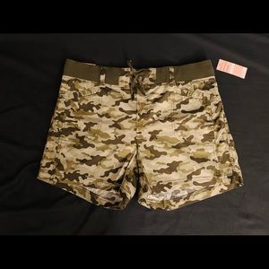 Sabrina by Star Style olive camo shorts in size large